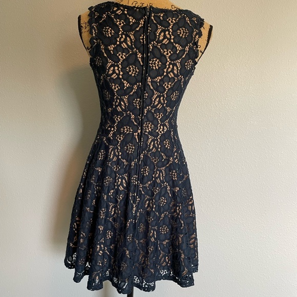 City Studio Dress Mini Navy Lace Tan lining Sleeveless Size 7 - Picture 4 of 12